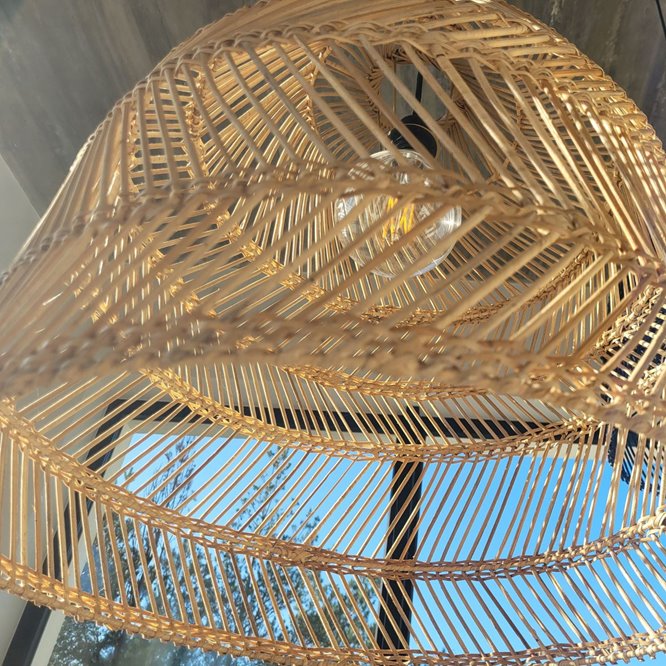 Duża zewnętrzna lampa rattanowa Maja naturalna detal